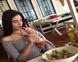 Hazal Kaya eating vegetarian food